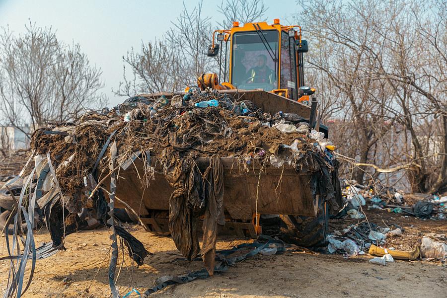 Во Владивостоке за санитарный двухмесячник вывезли более 1,2 тысячи КамАЗов мусора