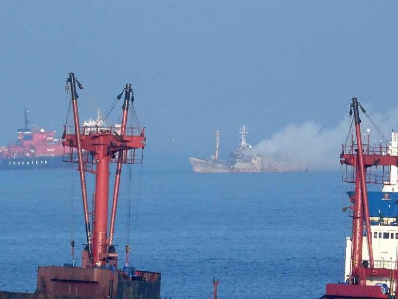 Во Владивостоке минувшей ночью на рыболовецком судне произошел пожар