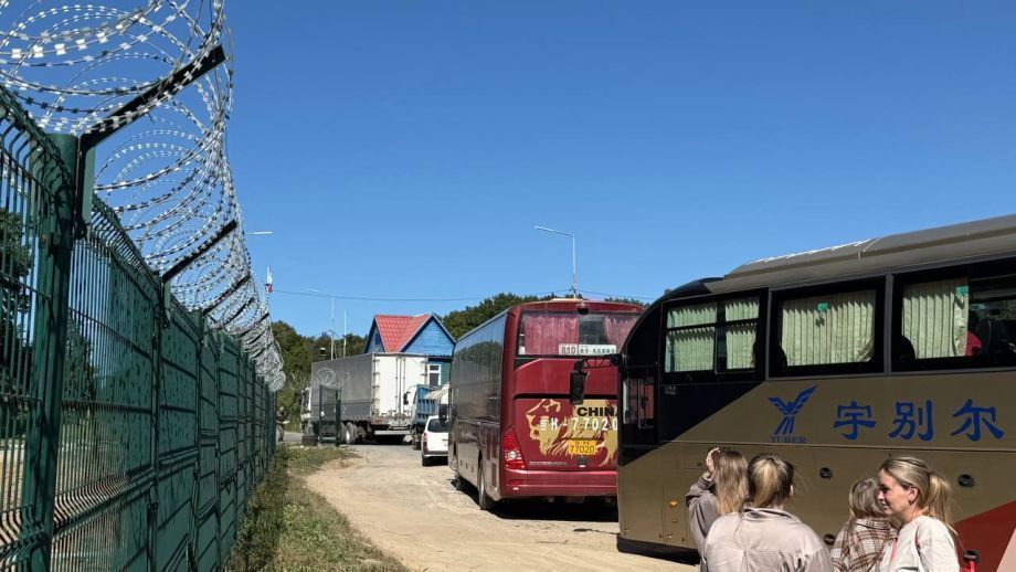 Первая в 2026 году автоколонна из России въехала в Китай через погранпереход Хуньчунь