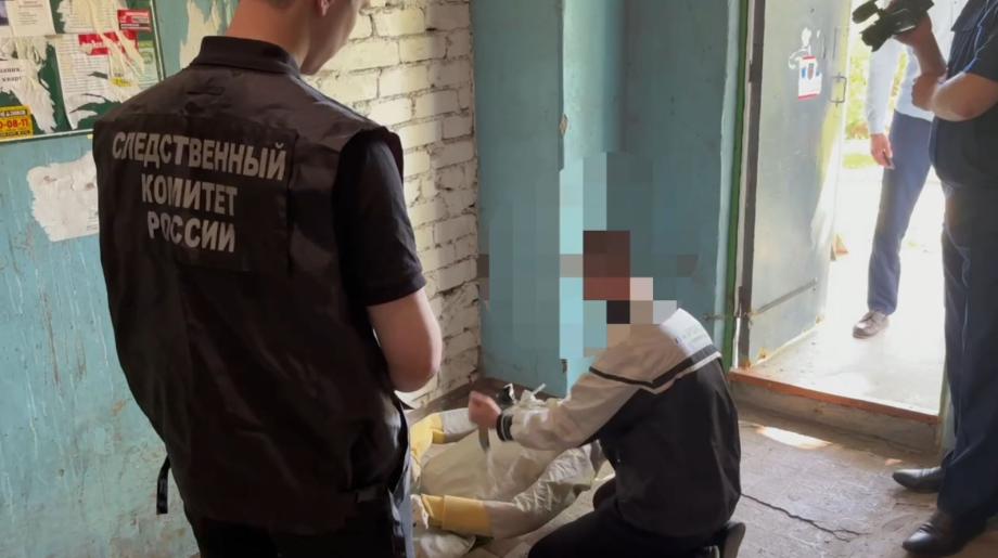 Более десяти ножевых: во Владивостоке мужчину зарезали в подъезде