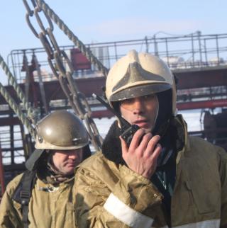Фото: ГУ МЧС России | Огнеборцы ликвидировали возгорание в многоквартирном доме во Владивостоке