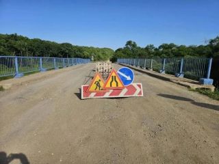В Приморье начали возводить временную опору моста после информации о разрушении