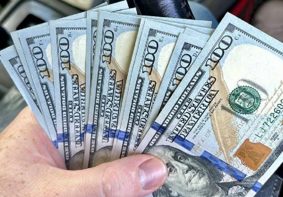 Доллар за триста рублей продают в одном из банков Владивостока