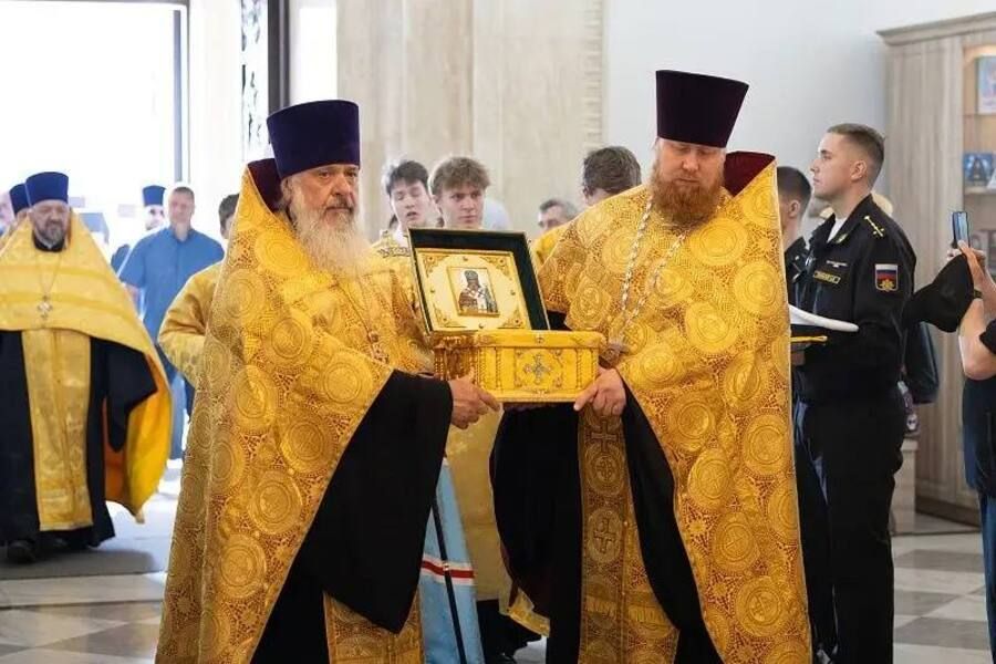 Святыню из Москвы доставили в главный собор Владивостока