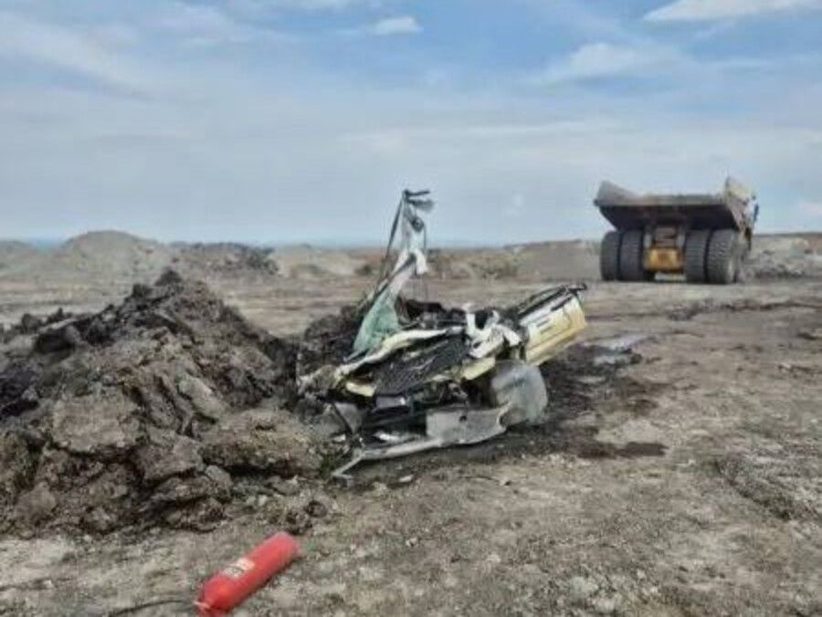 Многотонный БелАЗ расплющил УАЗ с людьми на угольном разрезе в Приморье