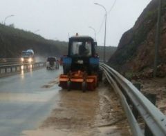 | Из-за циклона на объездную дорогу Владивостока обрушился скальный грунт