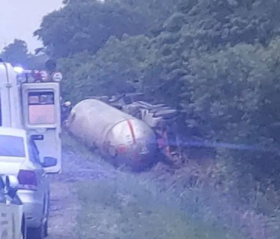 Водитель китайского газовоза погиб на трассе в Приморье