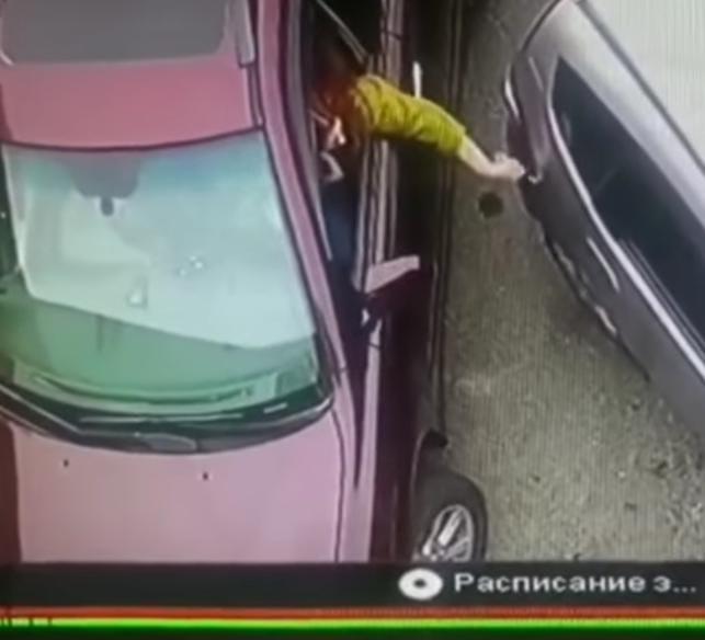 «Попала на деньги»: автоледи на Lexus-ракете удивила жителей Владивостока