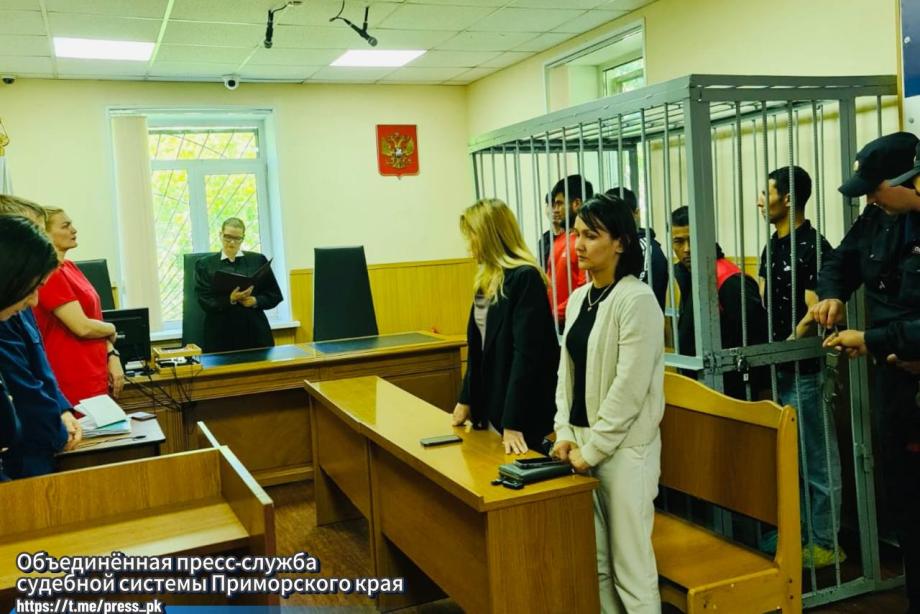 Мигранты, изнасиловавшие девушку во Владивостоке, заключены под стражу