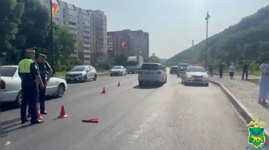 Водитель на иномарке сбил ребенка на аварийном участке в Снеговой Пади