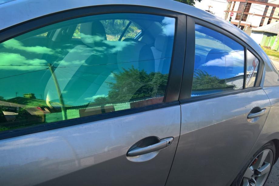 С 20 июня начнут лишать прав за неопущенные стекла: водителей ждет новый сюрприз