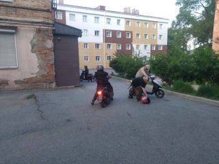 Малолетние мопедисты попадают в ДТП и терроризируют местных жителей в Приморье