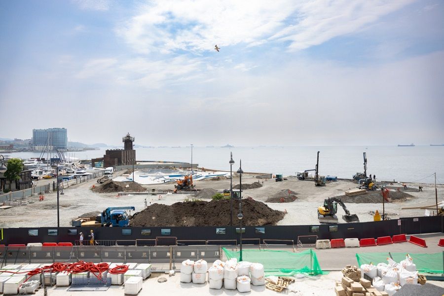 Новый облик набережной Спортивной гавани во Владивостоке: амфитеатр с видом на закат, новое покрытие и озеленение