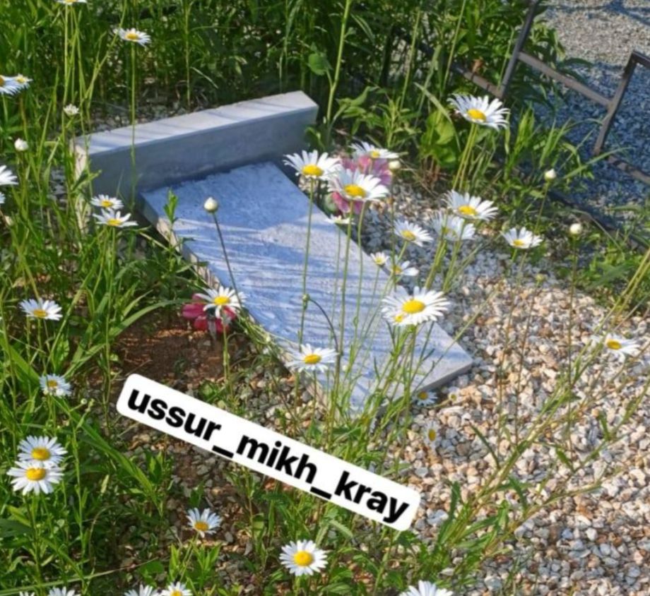 «Ничего святого нет»: неизвестный вандал осквернил могилы на кладбище в Приморье‎