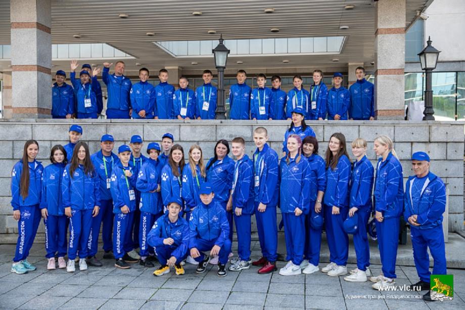 Во Владивостоке юным спортсменам выдали  парадную форму