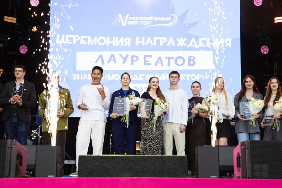Церемония награждение лауреатов знака «Молодежный вектор» прошла во Владивостоке