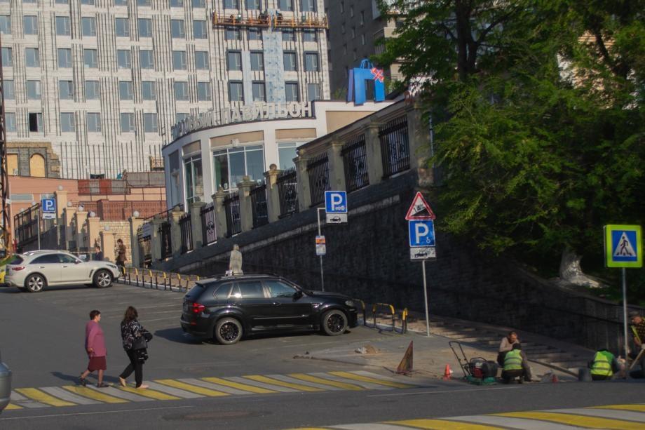 Платных парковок во Владивостоке станет еще больше. Названы адреса