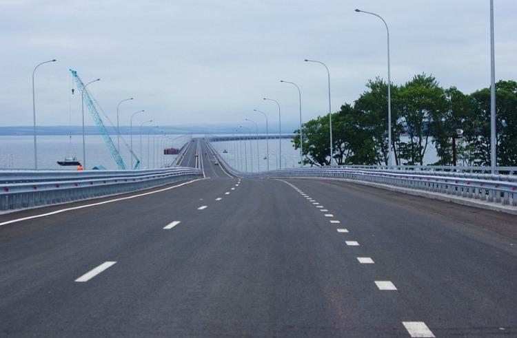 Фото: primorsky.ru | В День города движение по низководному мосту будет ограничено