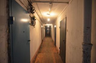 Девушка рухнула с многоэтажки на козырек подъезда во Владивостоке