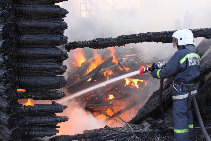 Фото: ГУ МЧС России | В Приморье сгорел жилой двухквартирный дом