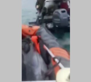Рыбаки в Приморье едва не стали жертвами собственного улова