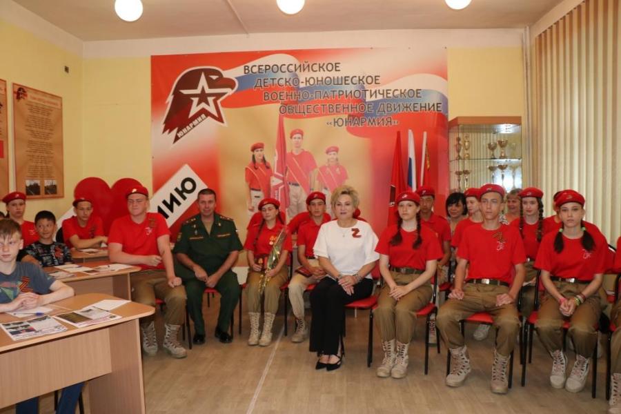 Фото: adm-ussuriisk.ru | Школьникам из Уссурийска вручили знаки «Юнармейская доблесть»