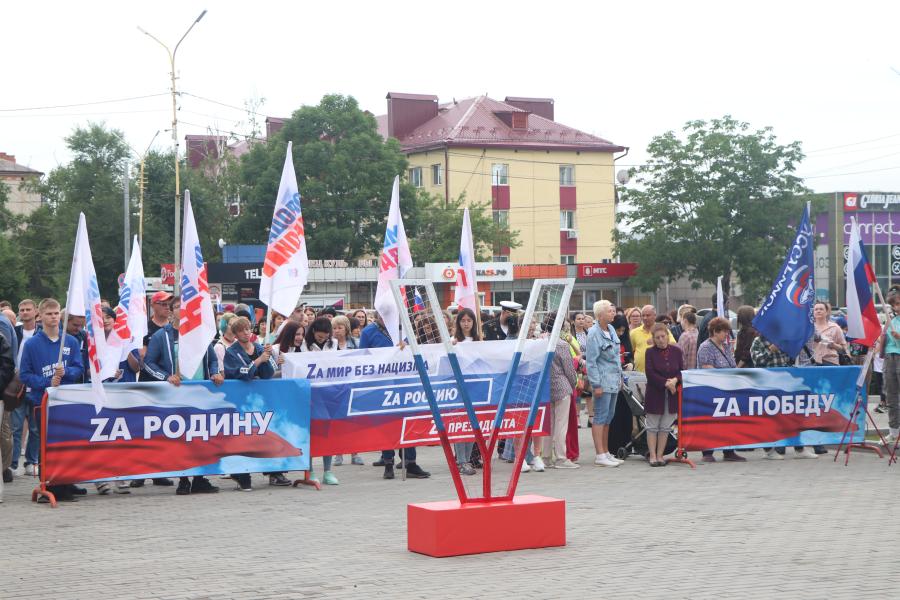 Фото: Екатерина Дымова / PRIMPRESS | В Артеме прошел митинг-концерт «Сила V правде»