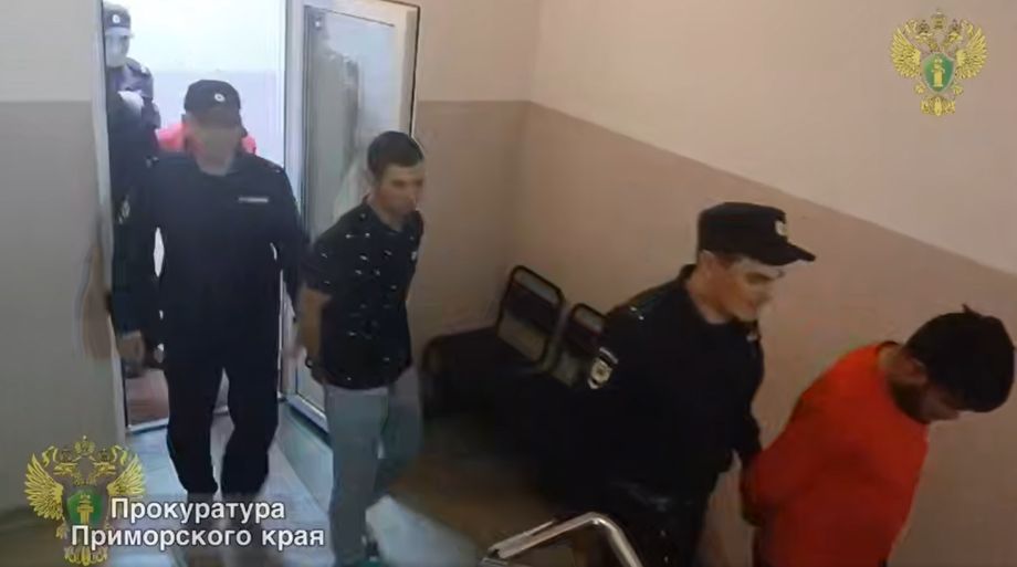 Суд добавил сроки насильникам, напавшим на девушку на пляже бухты Лазурная