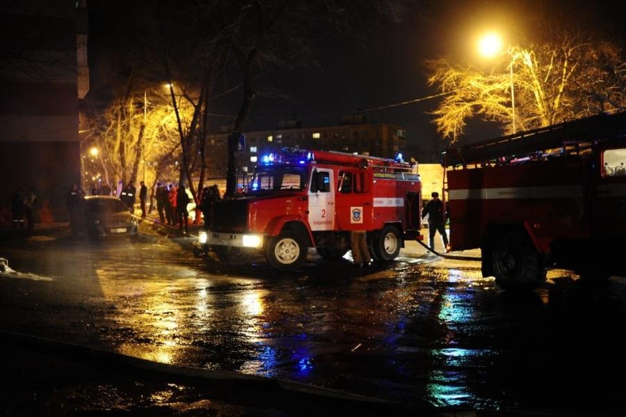Фото: ГУ МЧС России по ПК | Огнеборцы ликвидировали возгорание четырех автомобилей во Владивостоке