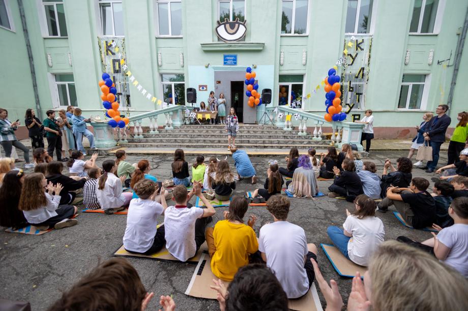 FESCO и ВМТП подарили школьникам Владивостока креативные каникулы