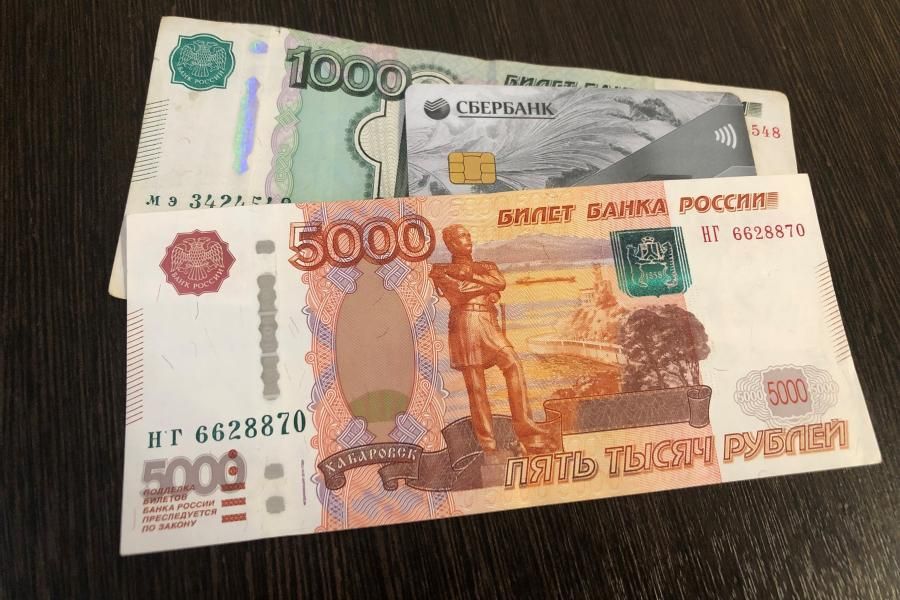 Каждый получит по 8000 рублей с 13 июля. Деньги придут на карту «Мир» Сбербанка