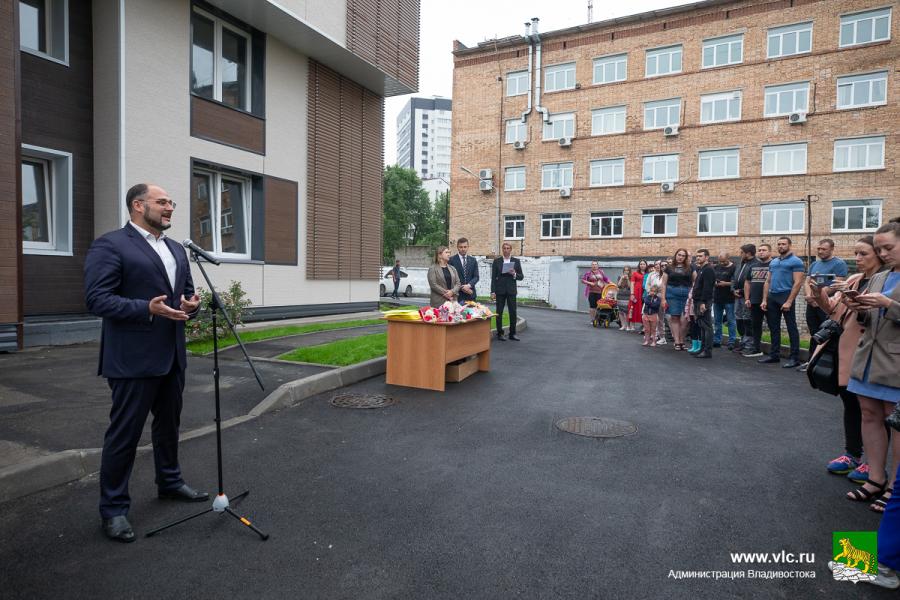 Фото: Анастасия Котлярова / vlc.ru | 26 владивостокских семей получили ключи от квартир в новостройке