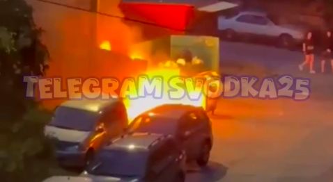 Утро началось со взрыва: во Владивостоке произошел мощный пожар