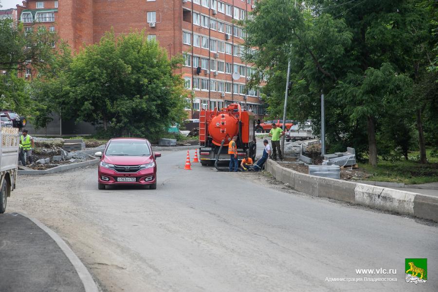 Фото: Анастасия Котлярова / vlc.ru | Во Владивостоке на улице Давыдова ведется комплексный дорожный ремонт