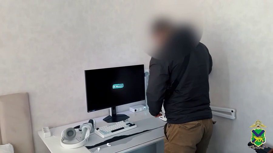Приморские полицейские «накрыли» семейную порностудию