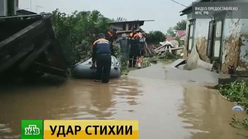 Фото: кадр телеканала НТВ | Готовят к потопу? МЧС срочно перебрасывает дамбы в Приморье
