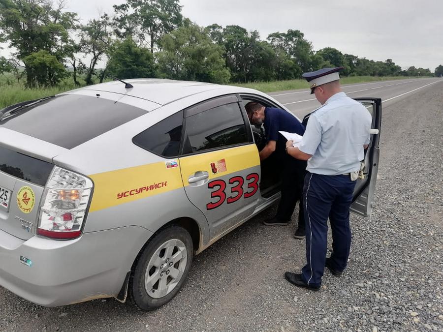 В Приморье наказали почти 60 таксистов