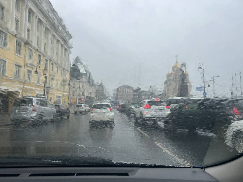 Мощный ливень накрыл Владивосток