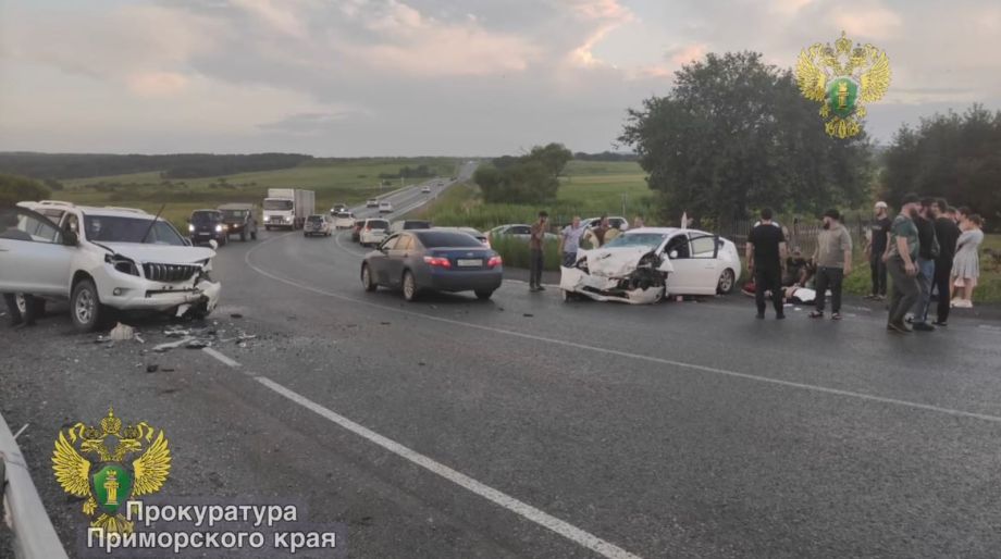 В Приморье произошло смертельное ДТП с участием «крузака» и Toyota Prius