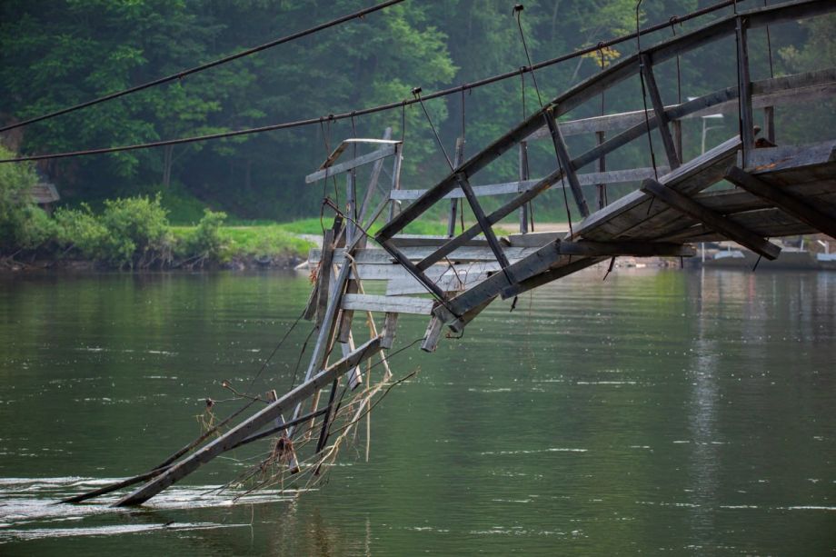 Появились фото разрушенного моста в Приморье