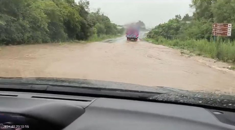 В Приморье начались первые подтопления дорог из-за дождей