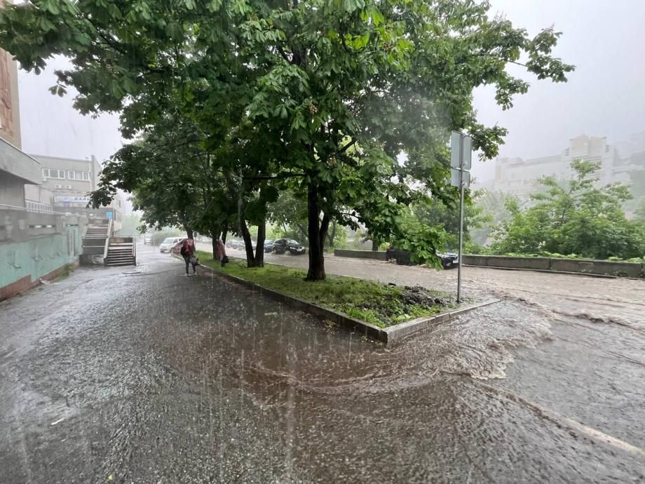 Во Владивостоке введен режим повышенной готовности из-за дождей