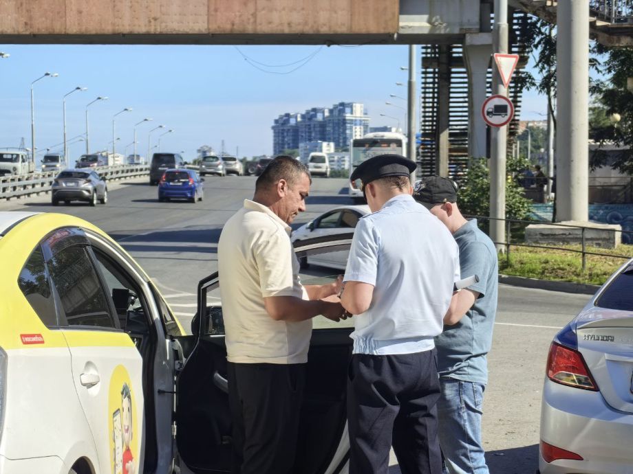 Во Владивостоке началась облава на таксистов