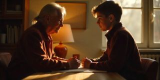 Две жертвы, одна схема: пенсионерку и подростка спасли от потери миллиона