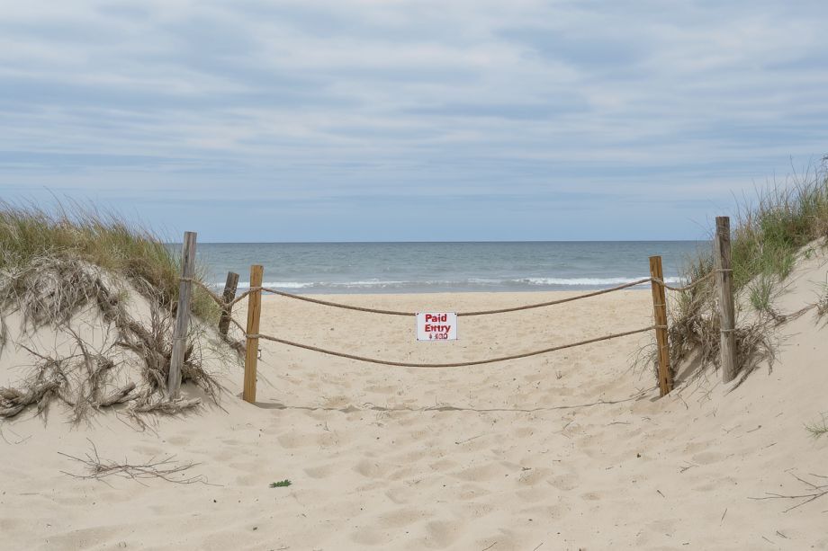 В Приморье не выявили нарушений в работе предпринимателей на популярном пляже