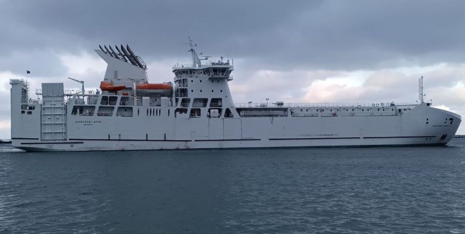 Новый плавучий док в порту Владивосток впервые примет гражданское судно