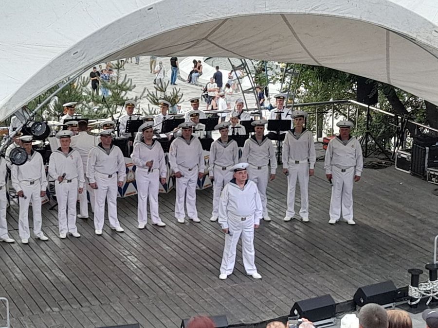 День ВМФ во Владивостоке отмечали четырёхчасовым концертом на набережной