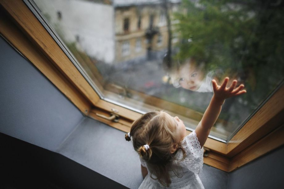 Во Владивостоке двухлетний ребенок выпал из окна седьмого этажа