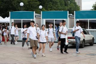 Фоторепортаж PRIMPRESS. Толпы азиатов заполонили Владивосток