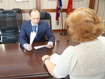 Фото: zspk.gov.ru | Вопросы получения подъемных молодыми специалистами в Приморье обсудили на приеме депутата ЗС ПК